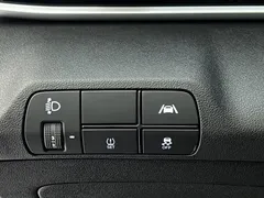 2022 Hyundai Elantra 1.5L CVT LUX Premium, белый — фото 18