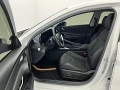 2022 Hyundai Elantra 1.5L CVT LUX Premium, белый — фото 19