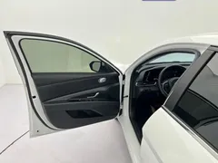 2022 Hyundai Elantra 1.5L CVT LUX Premium, белый — фото 21
