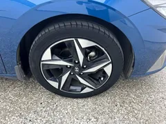 2021 Hyundai Elantra 1.5L CVT LUX Premium, синий — фото 14
