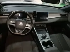 2025 BYD Qin PLUS DM-i PHEV Smart Driving 55km Leading, белый — фото 10