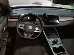 2025 BYD Qin PLUS DM-i PHEV Smart Driving 55km Leading, белый — фото 11