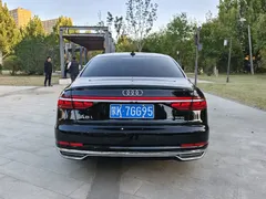 2022 Audi A8L 55 TFSI quattro Luxury, чёрный — фото 5