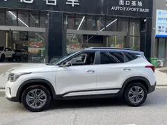 2023 Kia Seltos 1.5L CVT Luxury, белый — фото 3