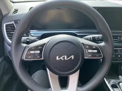2023 Kia Seltos 1.5L CVT Luxury, белый — фото 12