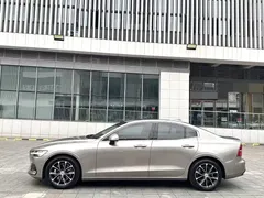 2022 Volvo S60 B4 Luxury — фото 3