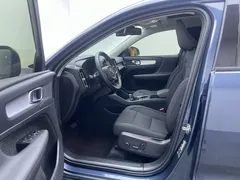 2021 Volvo XC40 4WD Fashion, чёрный — фото 13