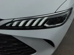 2025 BYD Qin PLUS DM-i PHEV Smart Driving 55km Leading, белый — фото 5