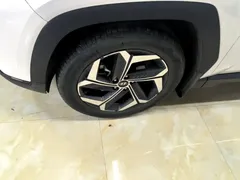 2023 Hyundai Tucson L 1.5T AT 2WD LUX Premium, белый — фото 23