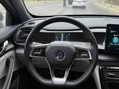 2023 BYD Qin PLUS Champion DM-i PHEV 55KM Leading — фото 9