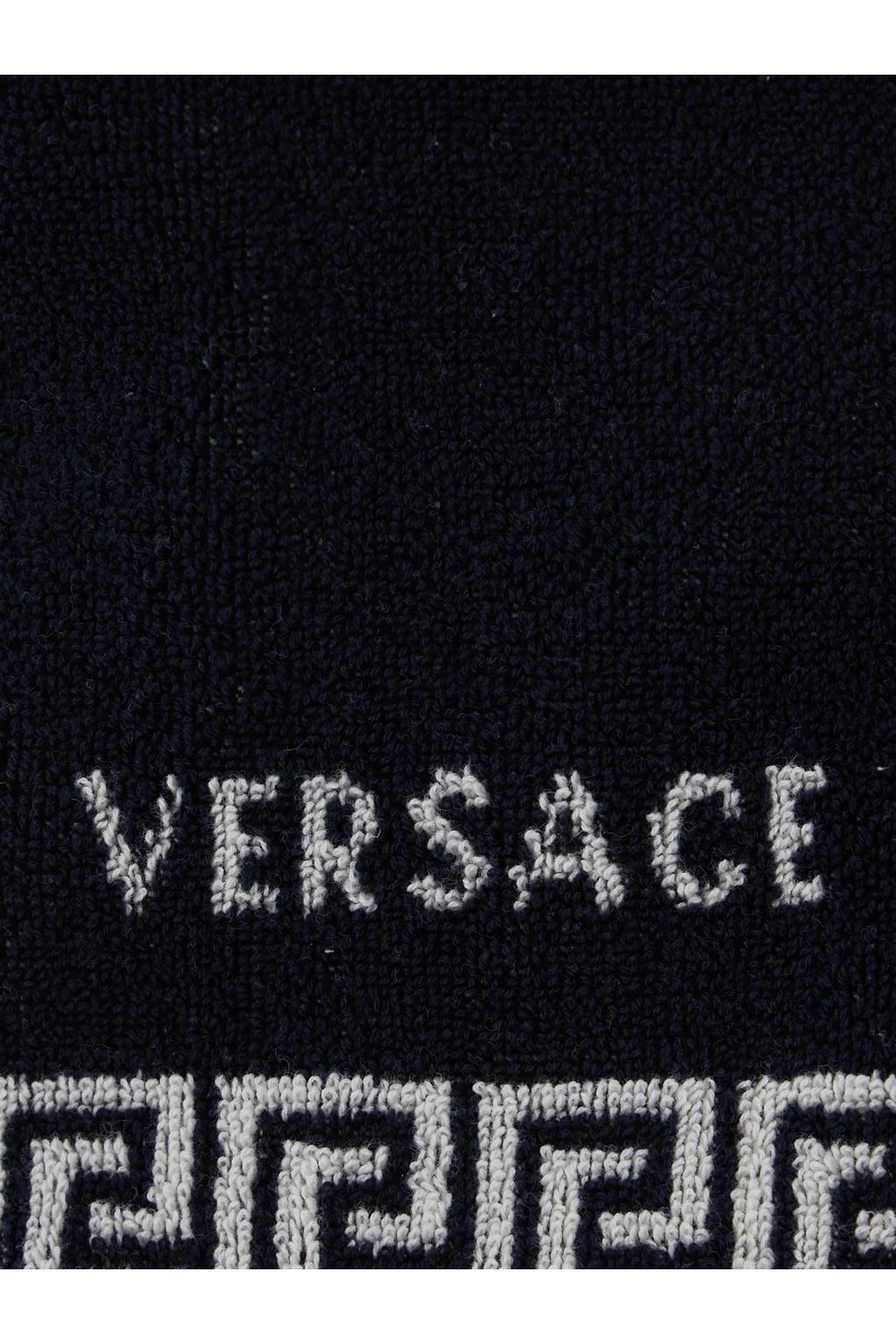 Полотенце с логотипом Versace. Фото 3.