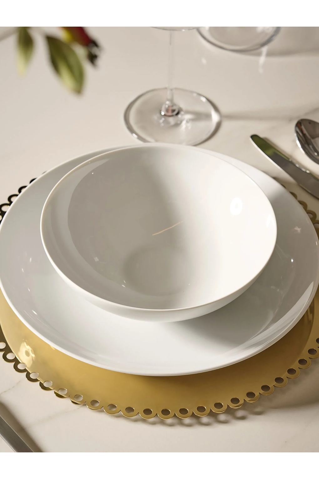 Тарелка с фестонами Alessi, 32.5 см. Фото 2.