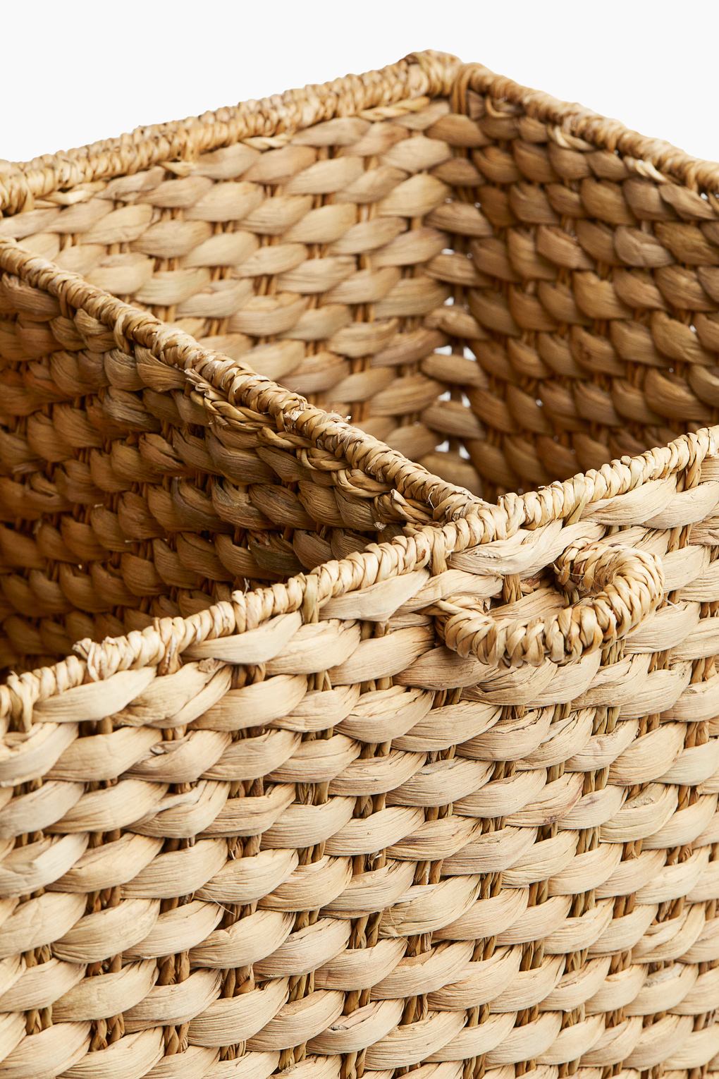 Соломенная корзина для белья H&M. Фото 3.