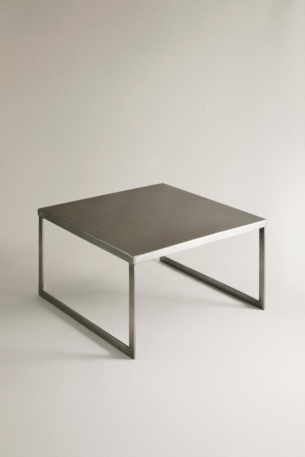 Стол ZARA HOME 8306/072, серебристый, 38 x 70 x 70 см. Фото 2.