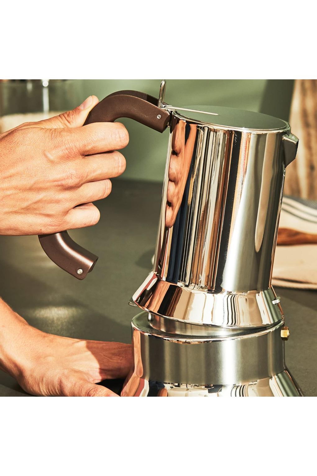 Гейзерная кофеварка Alessi Espresso Coffee Maker in 18/10 Stainless Steel with Mirror Polished. Фото 6.