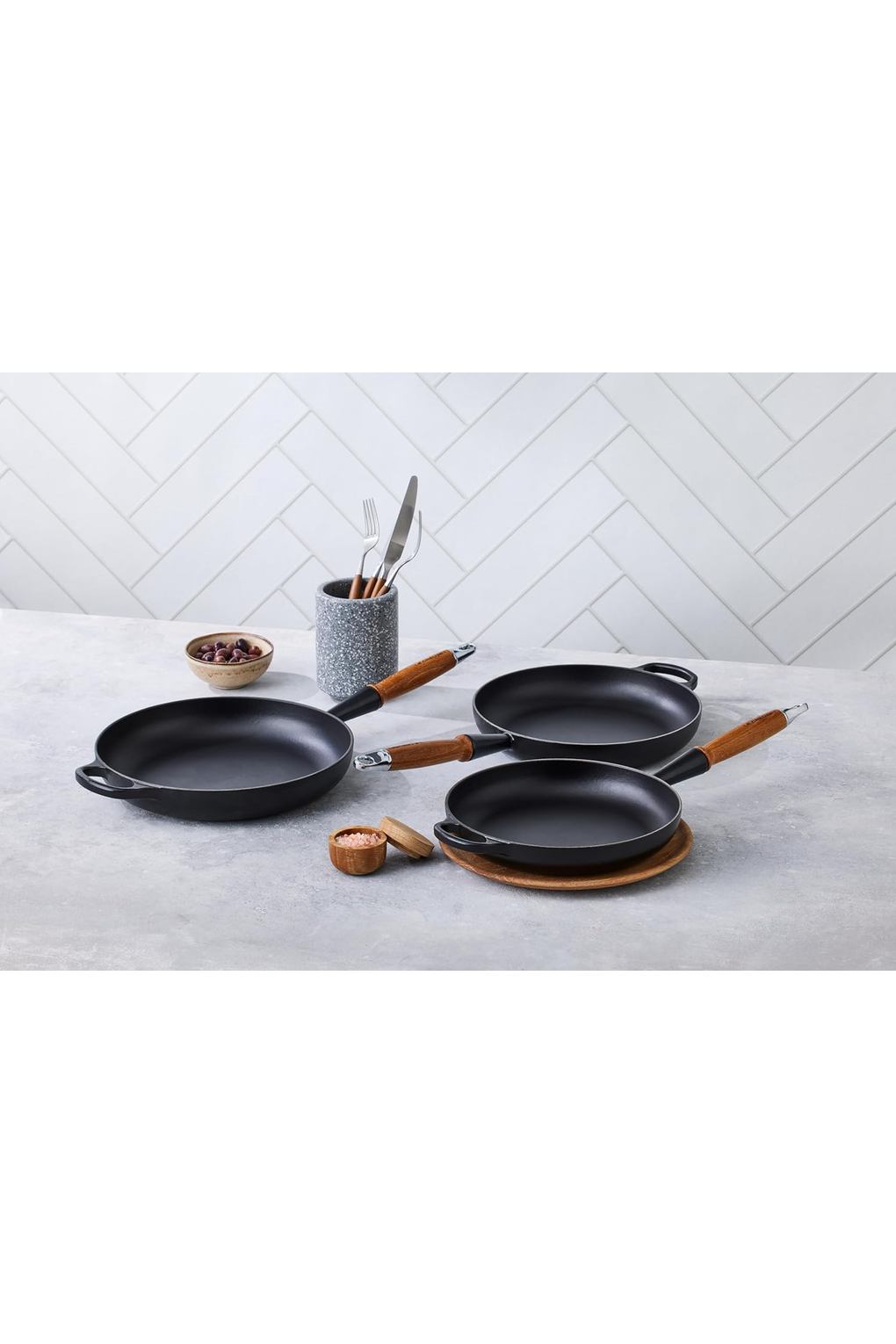 Сковорода LE CREUSET B09MZGHPTR-BUNDLE чугун 28 см. Фото 5.