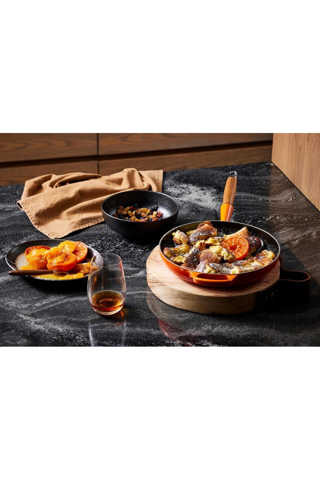 Сковорода LE CREUSET B09MZGHPTR-BUNDLE чугун 28 см. Фото 2.