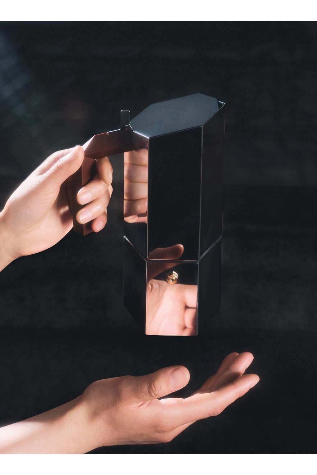 Гейзерная кофеварка Alessi Menhir, 300 мл. Фото 3.
