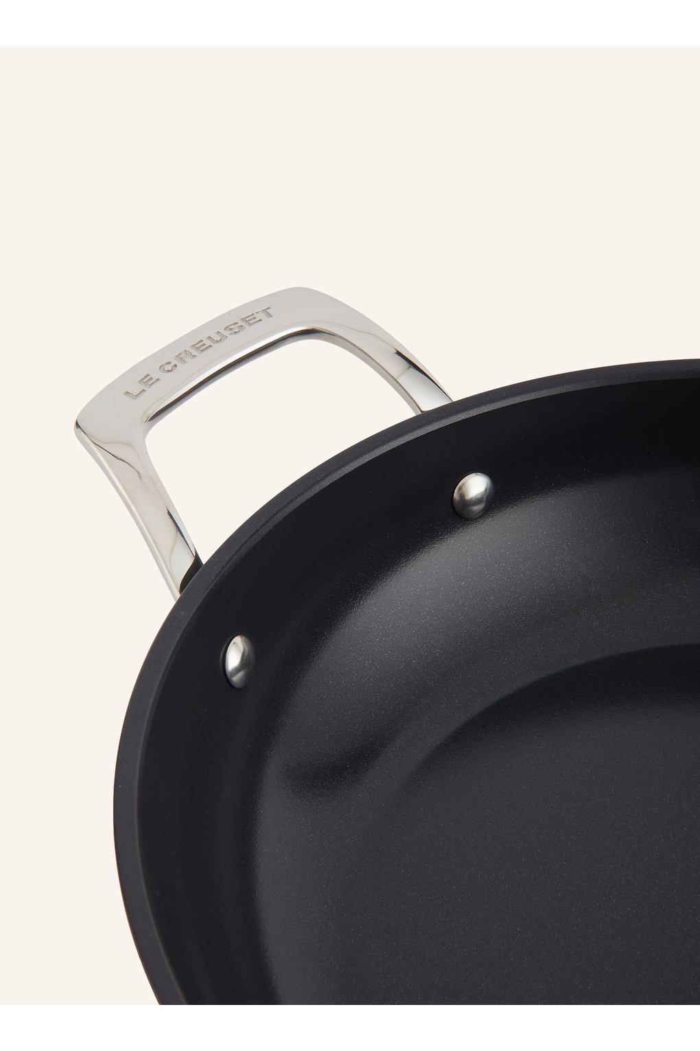 Набор сковород, 2 шт Le Creuset Essential, 1:24 см, 2:28 см. Фото 6.