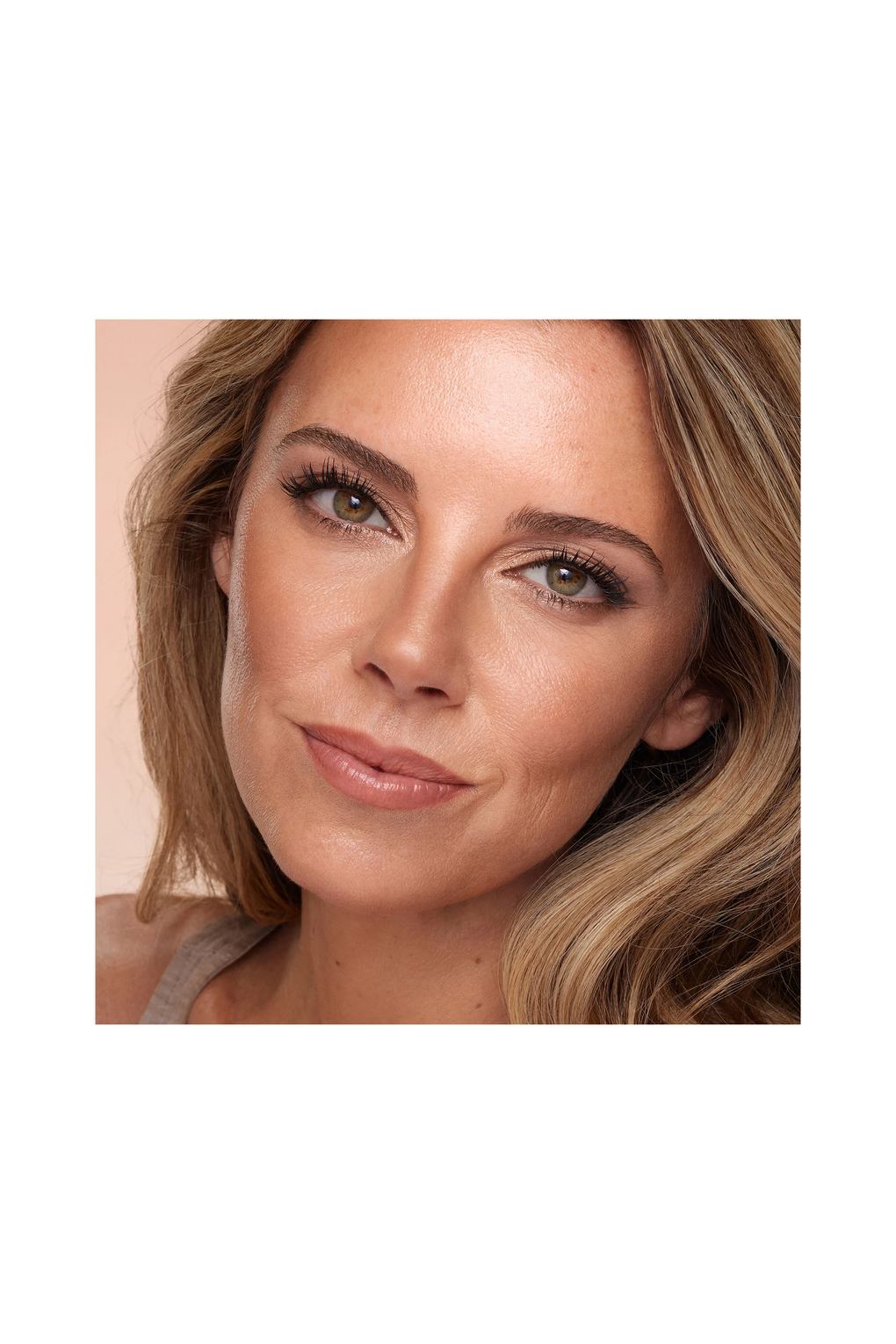 Тональный крем Charlotte Tilbury hollywood contour wand MEDIUM. Фото 3.