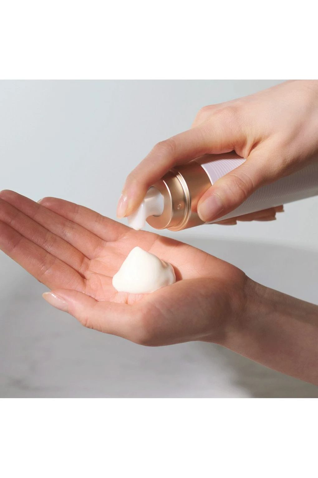 Sensai Absolute Silk Micro Mousse Treatment Лосьон для лица. Фото 3.