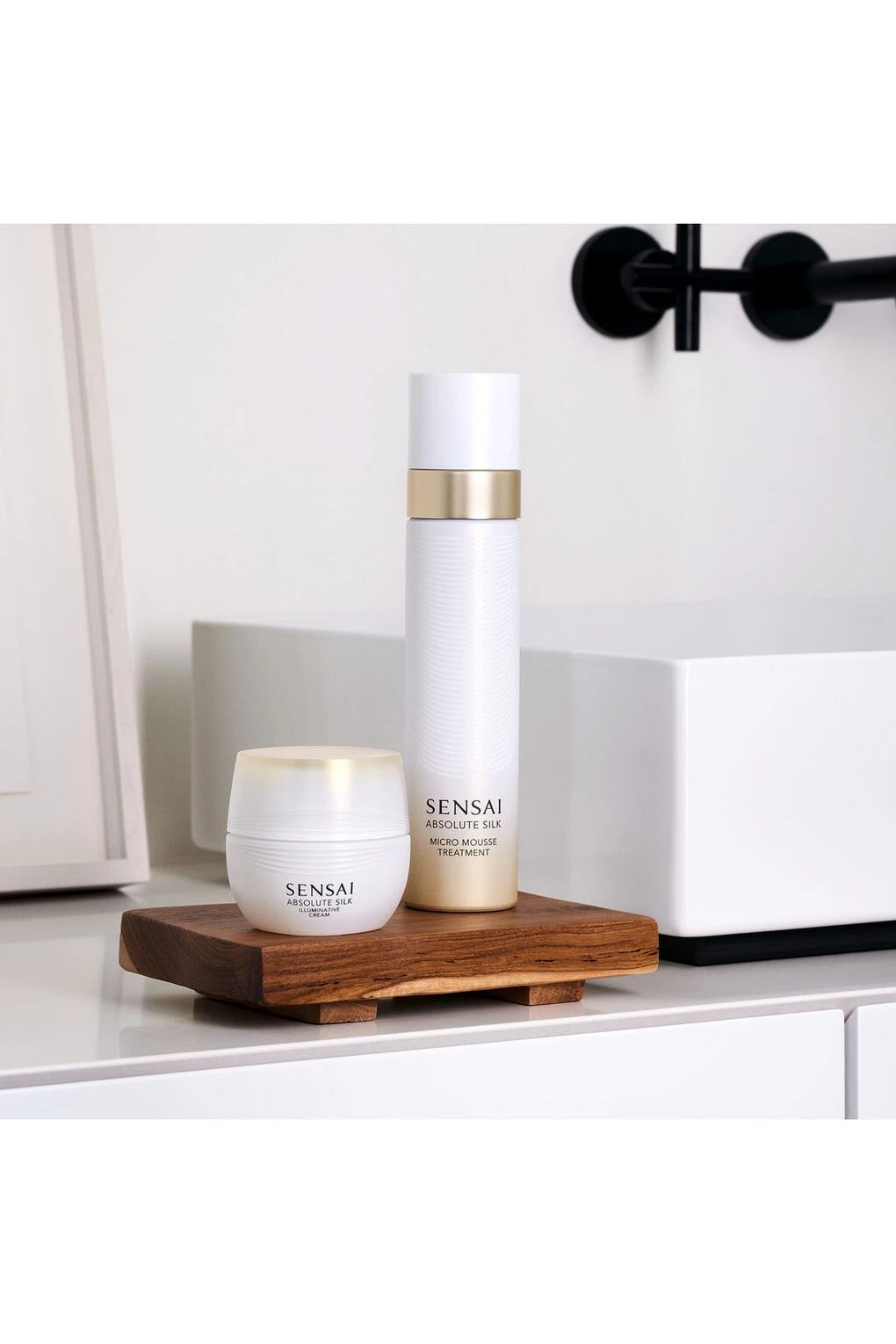Sensai Absolute Silk Micro Mousse Treatment Лосьон для лица. Фото 5.
