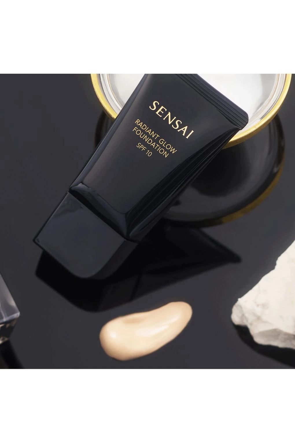 Жидкая тональная основа Sensai Foundations Radiant Glow, 30 мл № 205 Мокко Бежевый. Фото 3.
