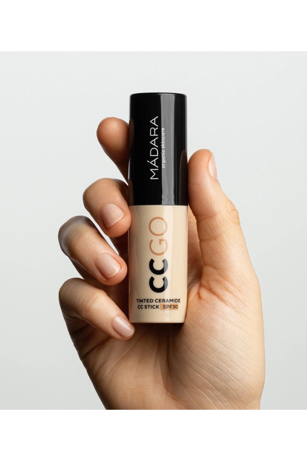 CC-средство MADARA CC GO Tinted Ceramide CC Stick SPF30 80 - Fudge, 13 г. Фото 5.