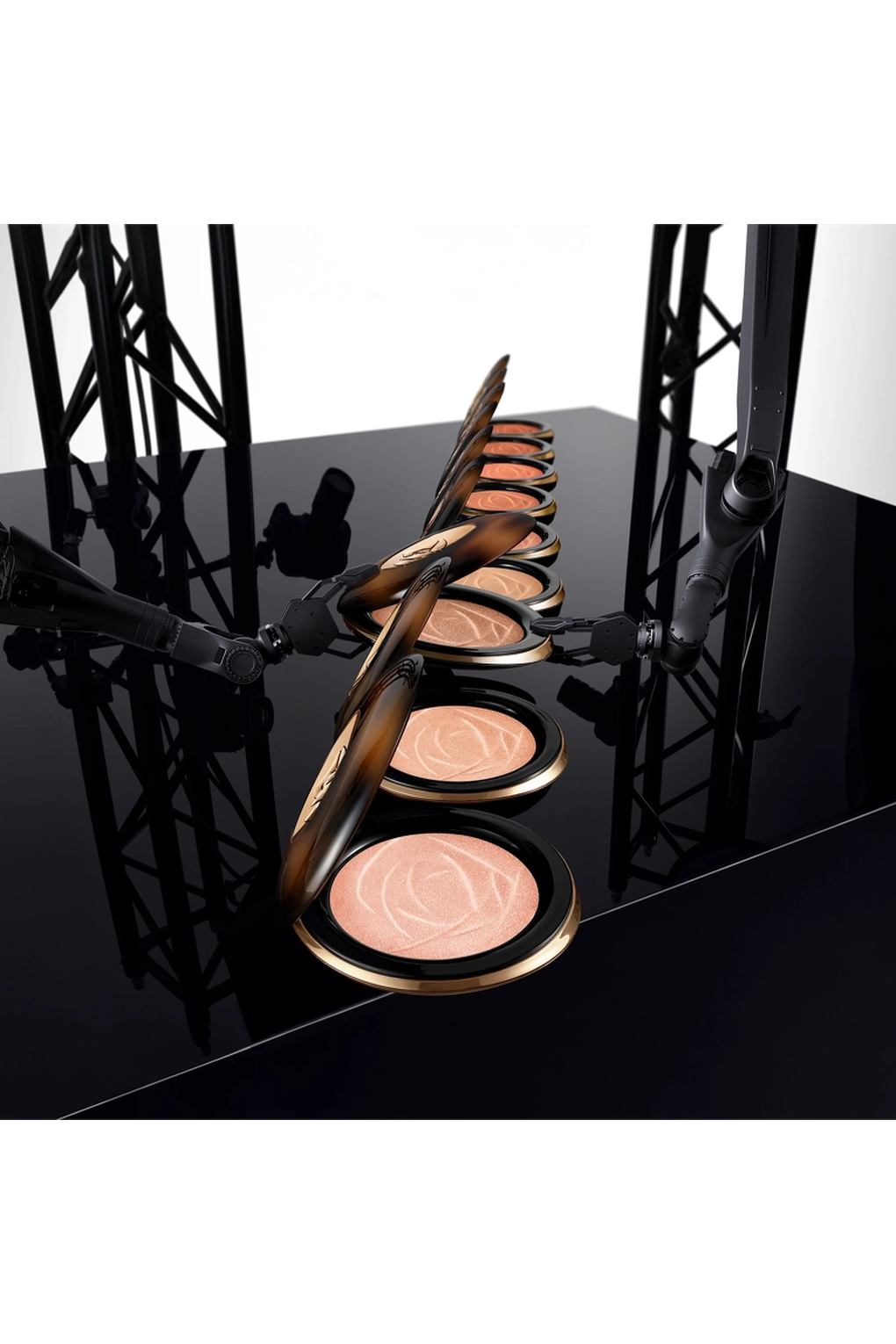 Хайлайтер Lancome Idole 02 Medium Glow, 10 г. Фото 5.