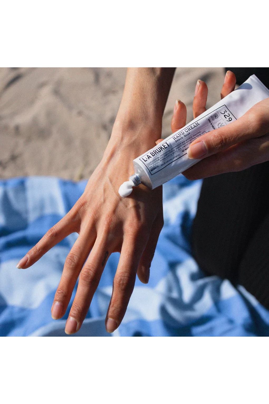 Крем для рук L:A BRUKET 329 Hand Cream Beach Rose, 30 мл. Фото 2.