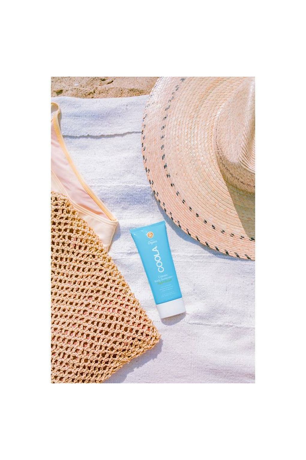 Средство солнцезащитное COOLA Classic Body Sunscreen Tropical Coconut SPF 30, 148 мл. Фото 4.