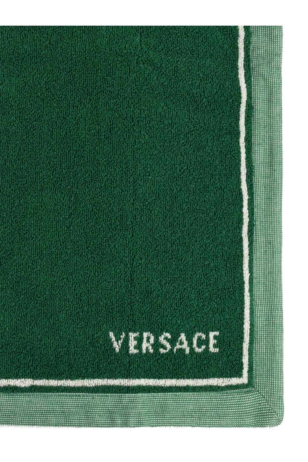 Полотенце с декором Versace Medusa. Фото 2.