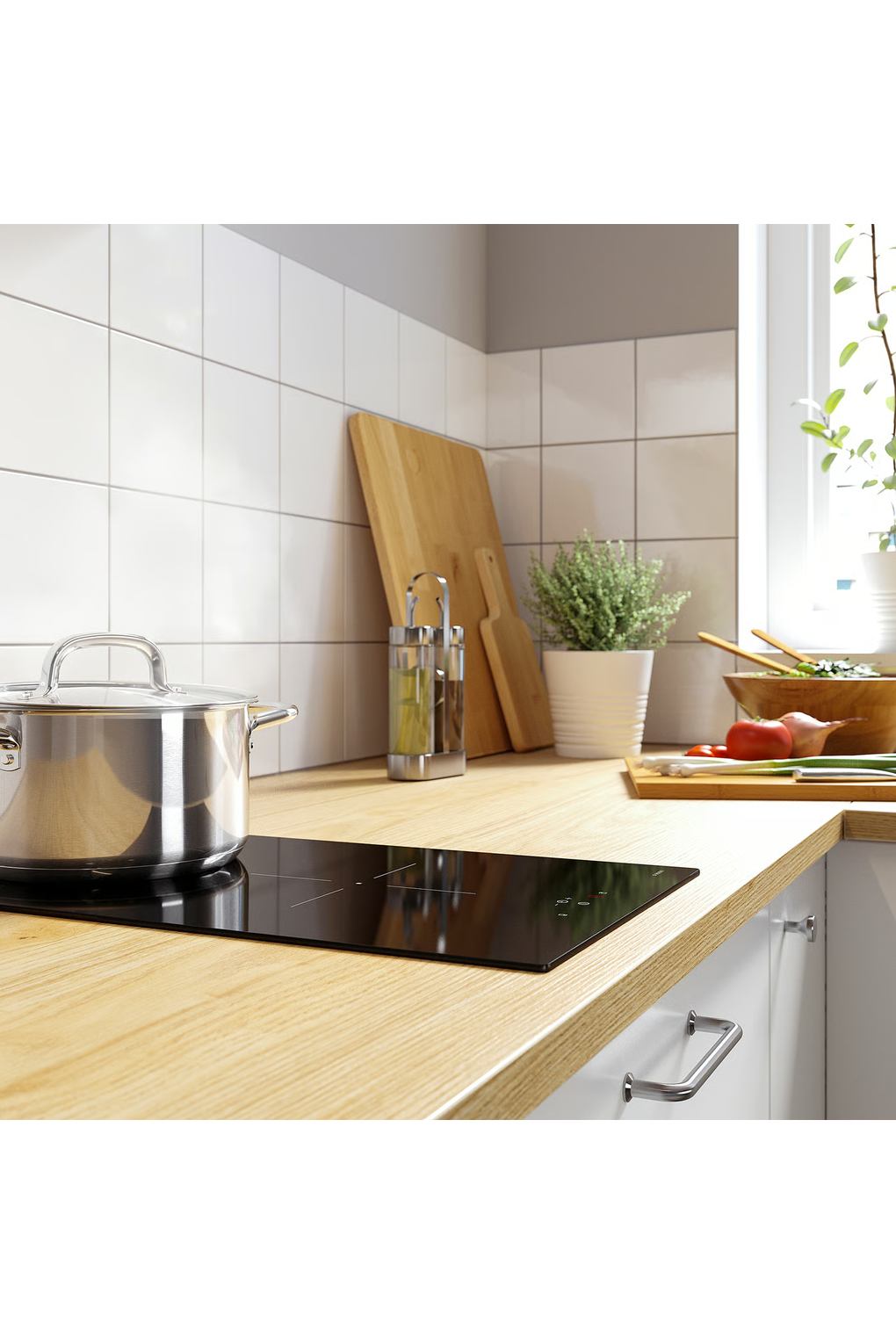 Индукционная варочная панель IKEA VÄLBILDAD. Фото 2.