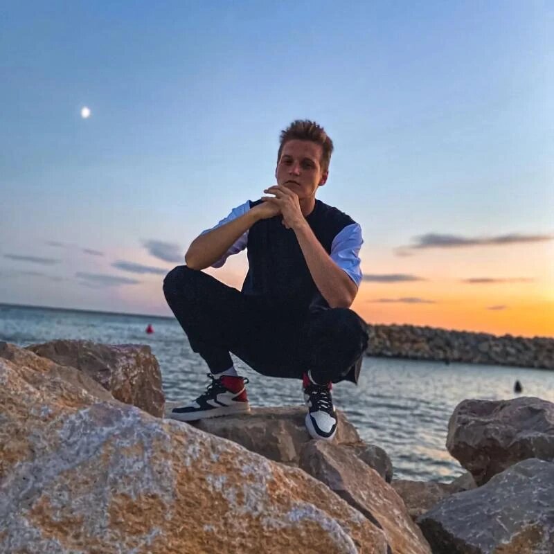 VØJ — PianoKafe.com