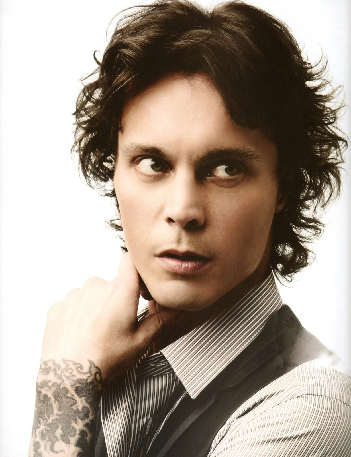 Ville Valo — PianoKafe.com