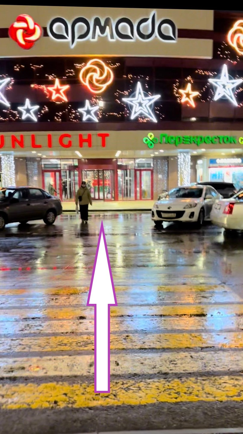 02. Вход в ТЦ слева