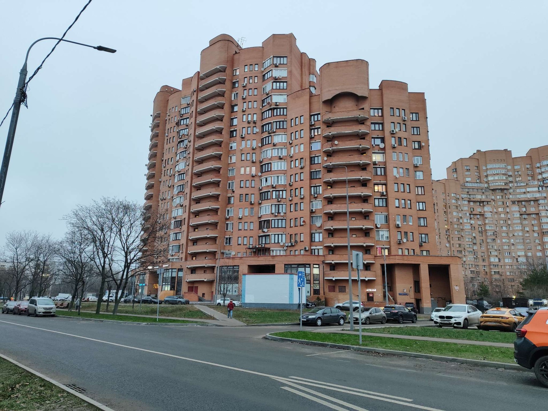 1. Общий вид на здание