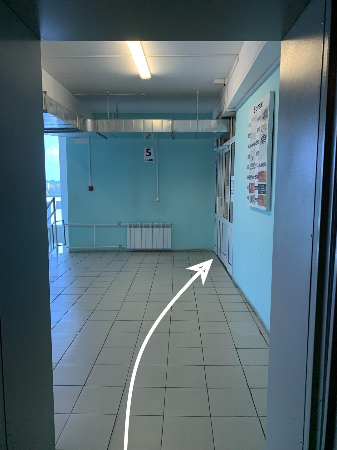 4. Выход на этаж из лифта на 5 этаже