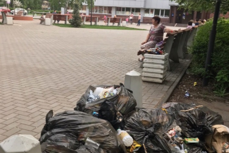 Пусть гости города увидят. В 7-ом микрорайоне пополняется мусорная гора