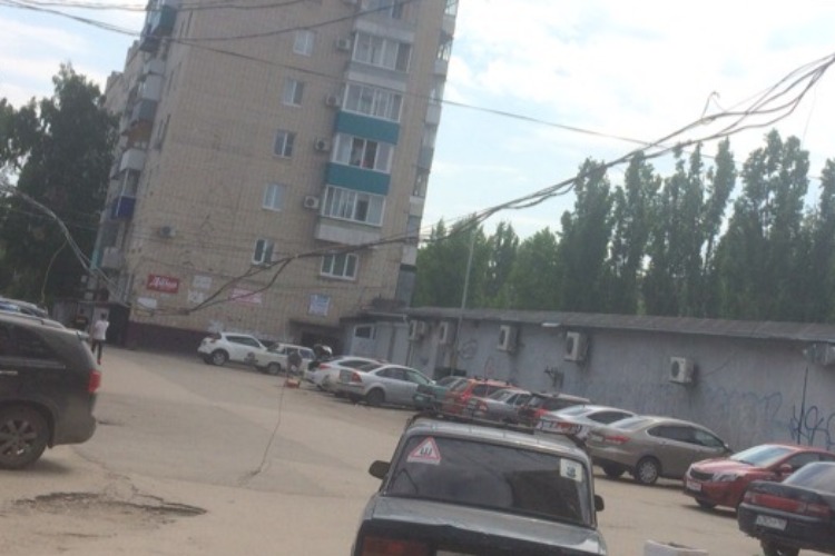 Балаковцы жалуются на провисшие провода