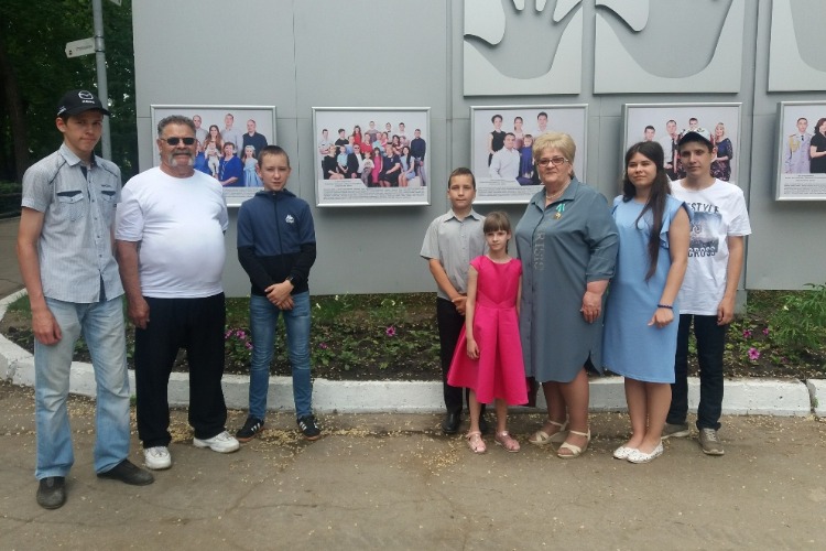Балаковскую семью занесли на областную Доску Почета Лучшие семьи Губернии
