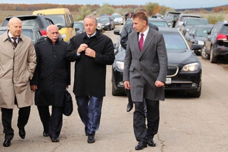 Губернатор Радаев передумал покупать BMW для правительства ценой под 8 миллионов рублей 