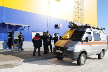 “Кавалерия в красном“ закрыла гипермаркет “Лента“ с самого утра