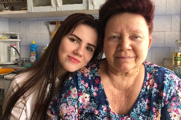 Внучка и бабушка – Алина и Валентина
