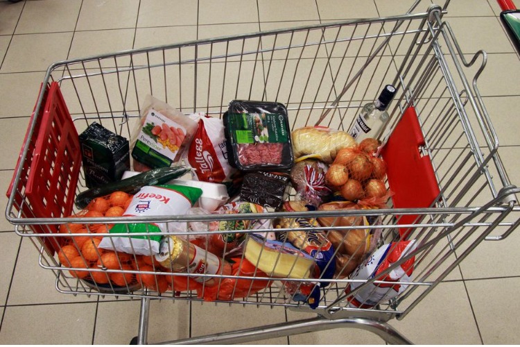 Саратовстат объявил стоимость минимального набора продуктов питания