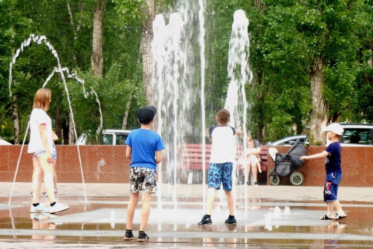 Балаковцы о купании детей в городских фонтанах. Наш Опрос Недели