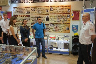Физкультура и тир в рабочее время. Полицейские рассказали студентам о своих буднях