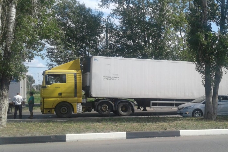 Погиб под колесами большегруза. Сводка ГИБДД