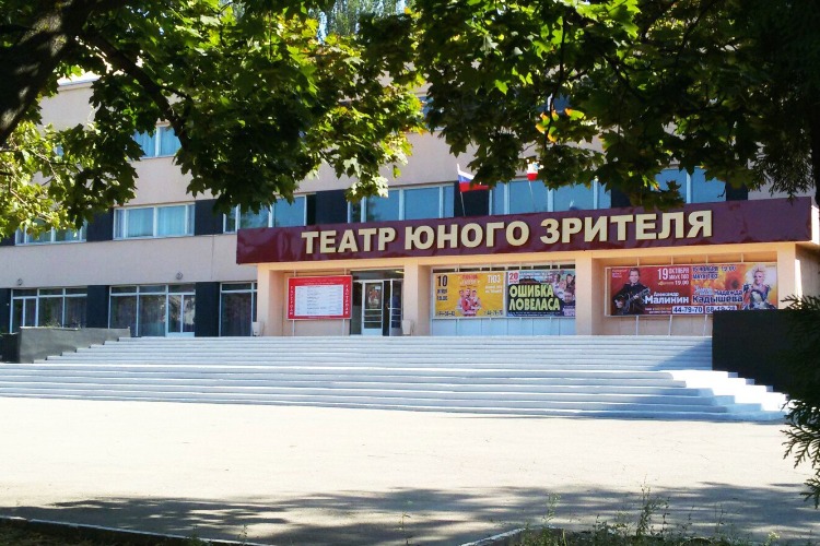 Балаковский Чистомэн убрался на набережной за ТЮЗом