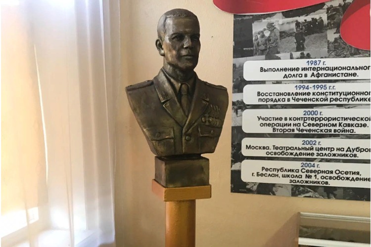 Заслуженные-презаслуженные. 15-ой годовщине трагедии в Беслане посвящается...
